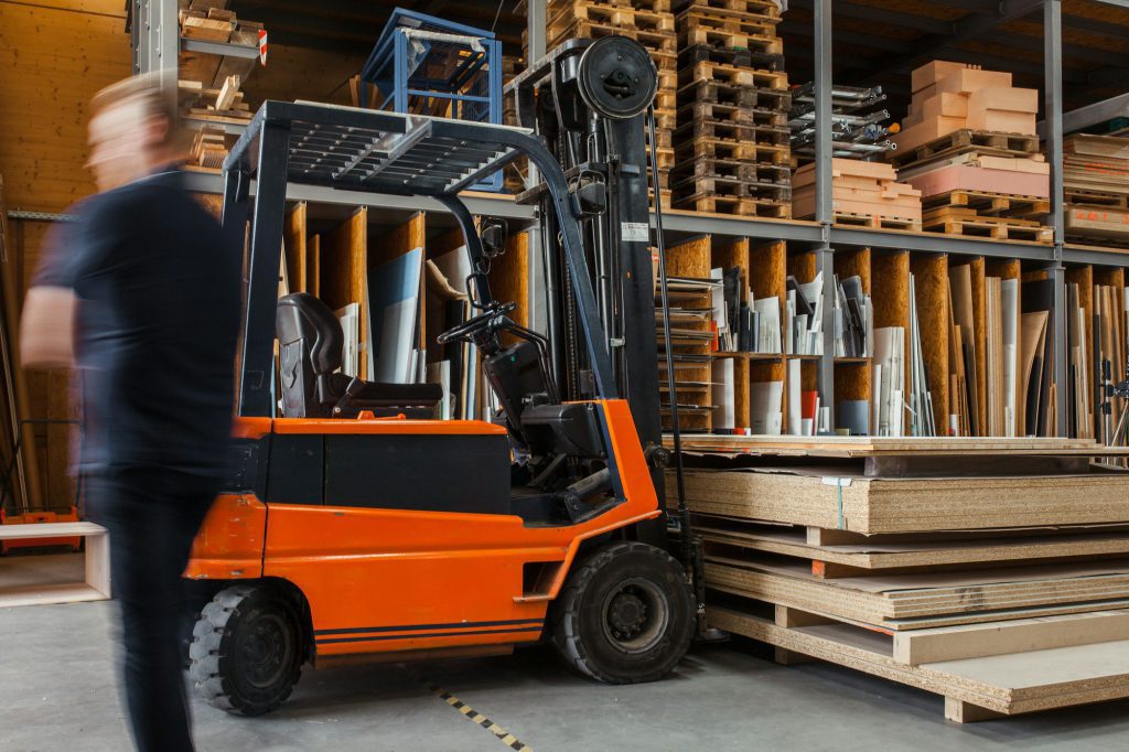 Hoe werkt sale-and-leaseback voor industriële machines of voertuigen?
