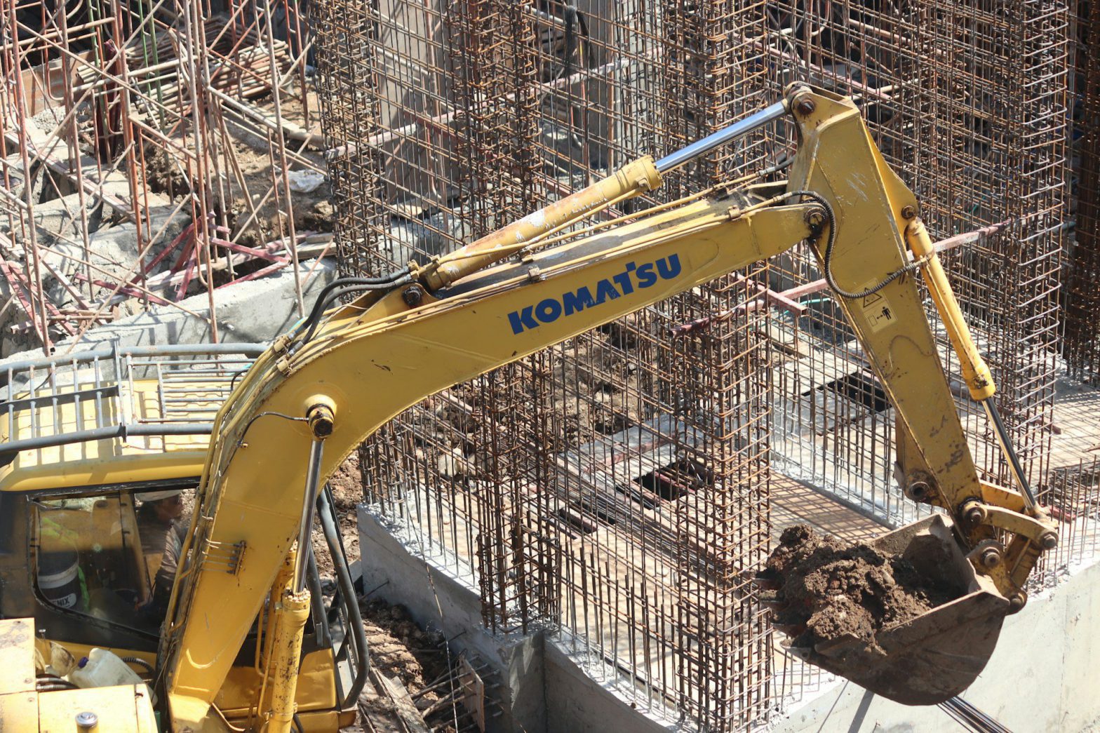 Comment choisir la formule de leasing idéale pour vos machines ou véhicules de chantier ? cover