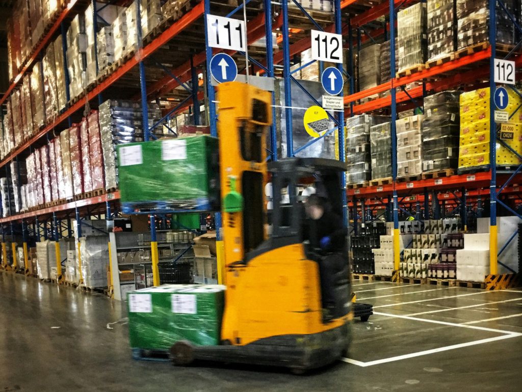 Leasing voor intern transport: heftrucks, reachtrucks en AGV’s