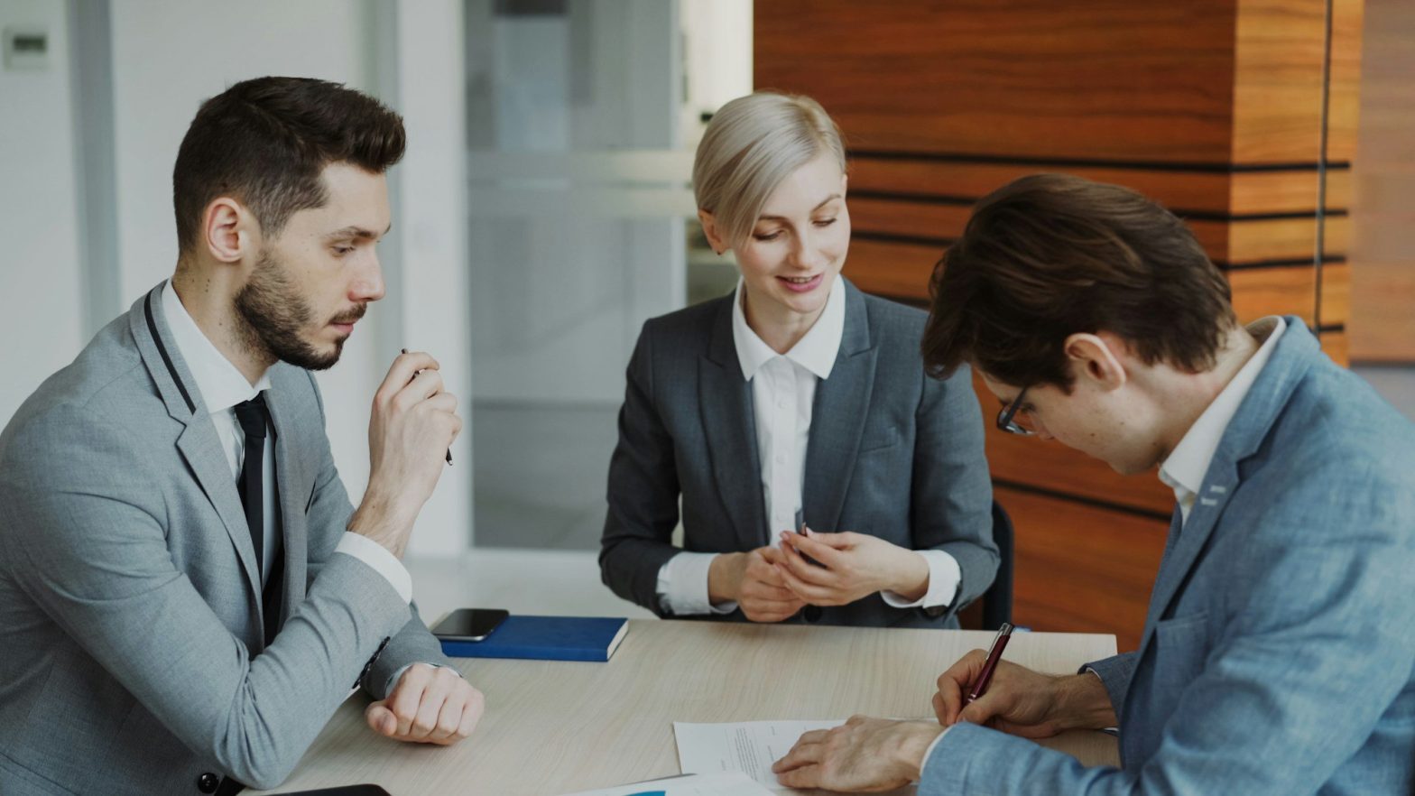 Leasing lors de la reprise ou du transfert d'entreprise : que se passe-t-il avec les contrats en cours ? cover
