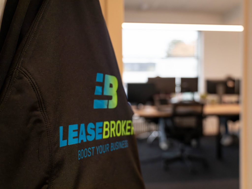Wat doet een leasemakelaar en waarom loont vergelijken?
